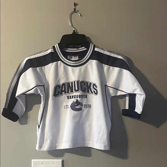 Canucks Kids White and Blue Shirt - Picture 1 of 5